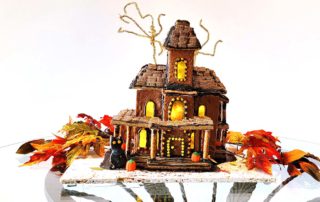 rpm_001 New England Innkeeper’s Phantom Manor Gingerbread House