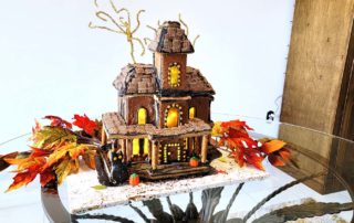 rpm_002 New England Innkeeper’s Phantom Manor Gingerbread House