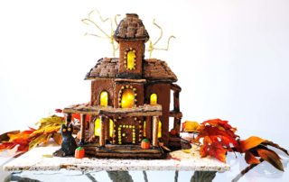 rpm_007 New England Innkeeper’s Phantom Manor Gingerbread House