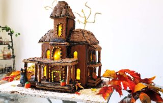 rpm_008 New England Innkeeper’s Phantom Manor Gingerbread House