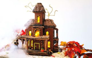 rpm_011 New England Innkeeper’s Phantom Manor Gingerbread House