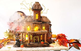 rpm_012 New England Innkeeper’s Phantom Manor Gingerbread House