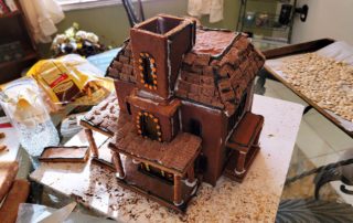 rpm_019 New England Innkeeper’s Phantom Manor Gingerbread House