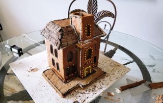 rpm_022 New England Innkeeper’s Phantom Manor Gingerbread House
