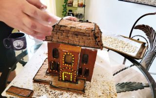 rpm_027 New England Innkeeper’s Phantom Manor Gingerbread House