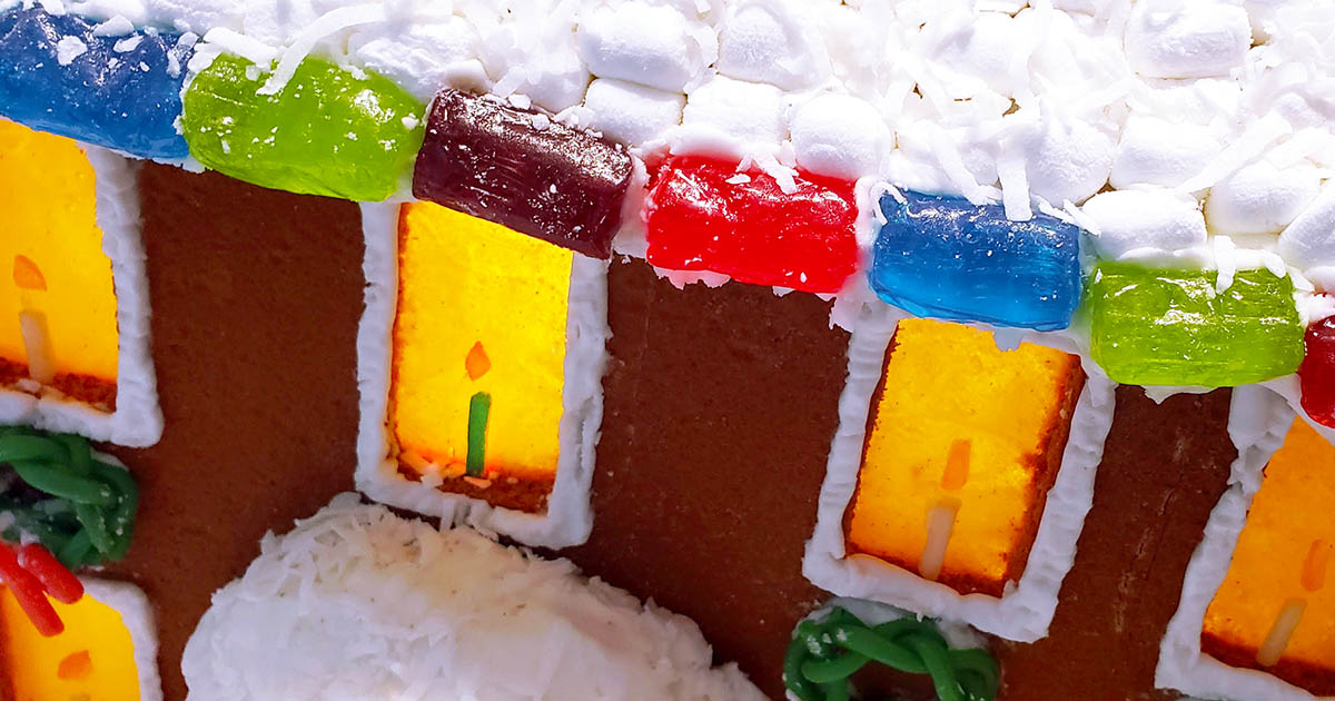 2020 New England Innkeeper Gingerbread House - Thompson Farmhouse (1750) Ogunquit, Maine