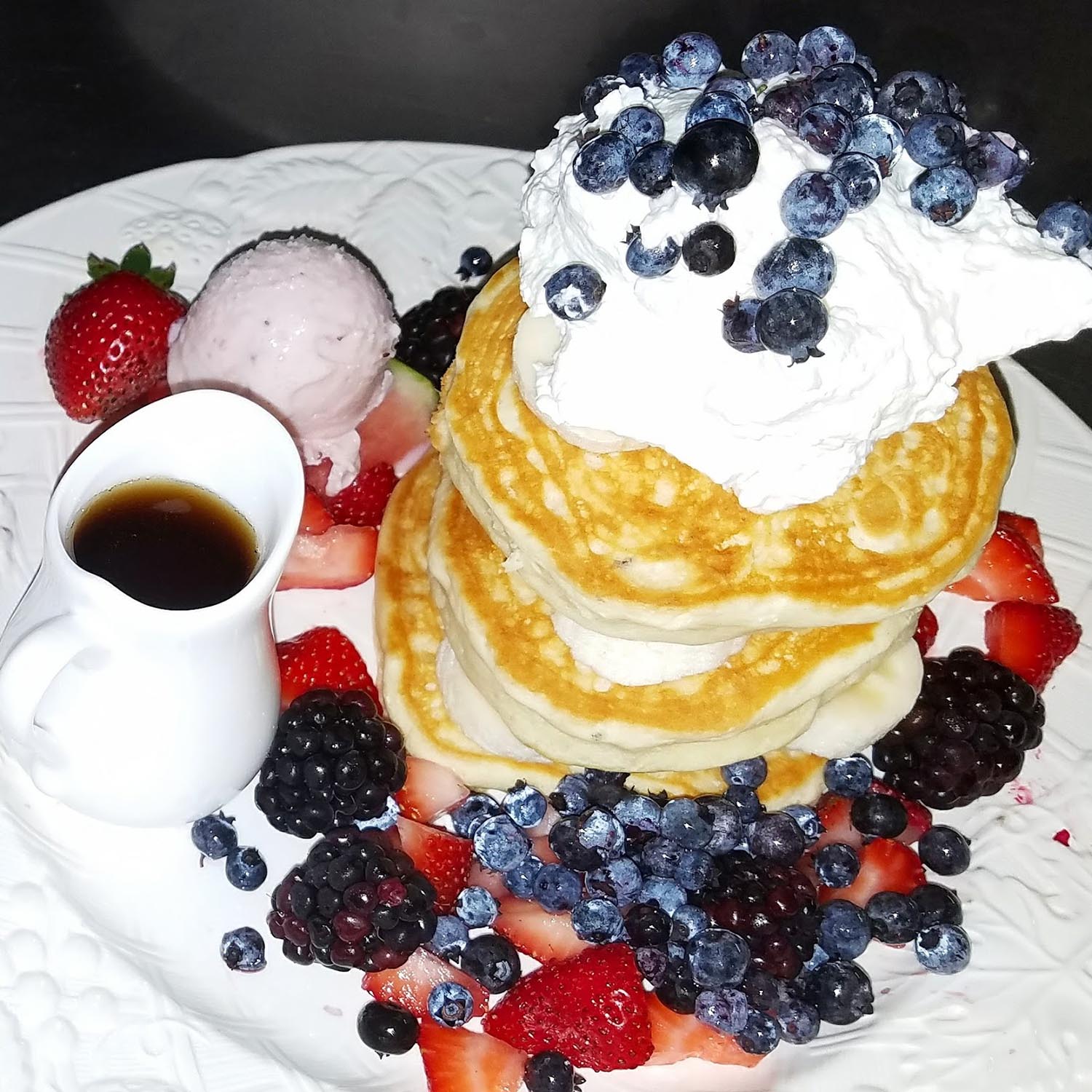 hartwell_house_inn_breakfast_002 New England Innkeeper - Abut Us - Hartwell House Inn of Ogunquit, Maine