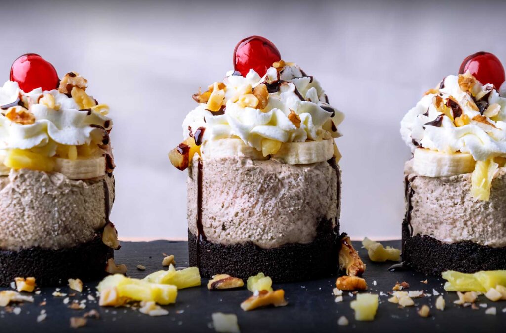recipe_boozy_baileys_banana_split_no_bake_mini_cheesecakes_004_web RECIPE: Boozy Baileys Banana Split No-Bake Mini Cheesecake by New England Innkeeper